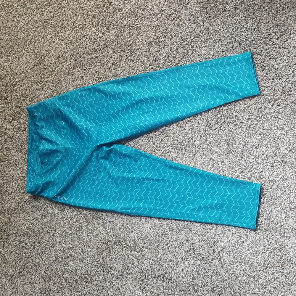 Hylete capri yoga pants